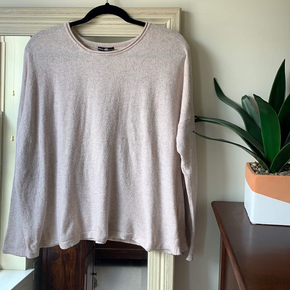 H&M cream colored crewneck sweater (small) ✨